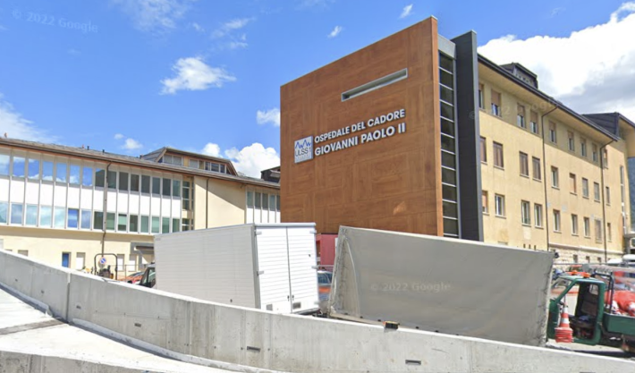 Mangia qualcosa raccolto al parco, muore bimbo di 2 anni a Belluno