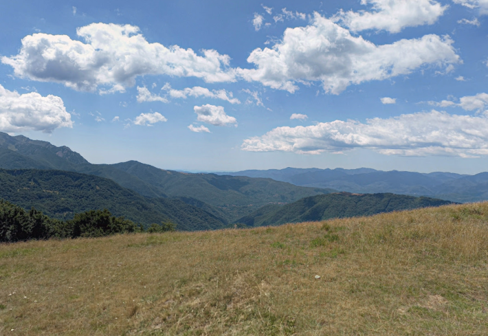 Biker parmigiano cade sul monte Valoria: intervengono l'elicottero dei vigili del fuoco e il soccorso alpino