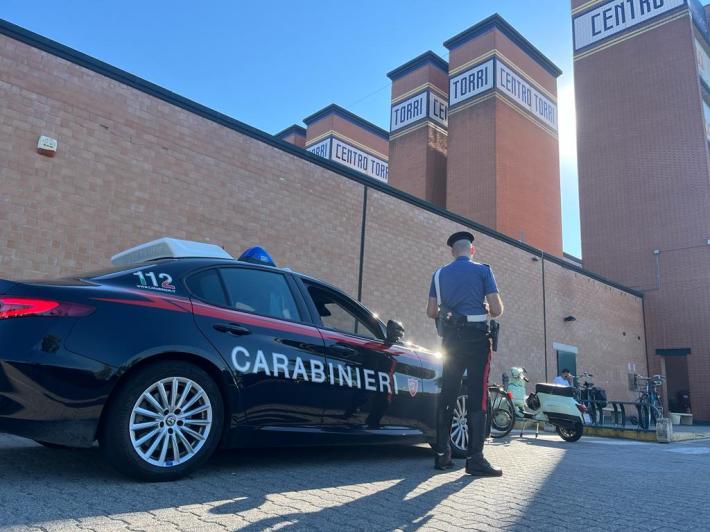  Denunciato per furto su autovettura. Nel corso della perquisizione trovato un coltello a serramanico