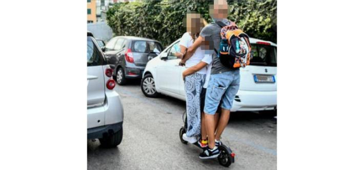 Monopattino sanzionato: circolava trasportando i due figli minori
