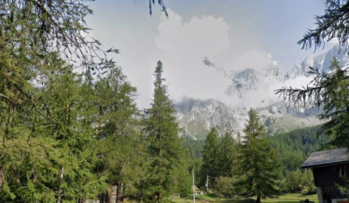 Frana in val Ferret, danni all'acquedotto, Courmayeur senz'acqua (per due-tre giorni). Turisti bloccati in bar, hotel e case private