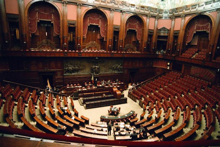 Da destra a sinistra i tanti difetti della politica