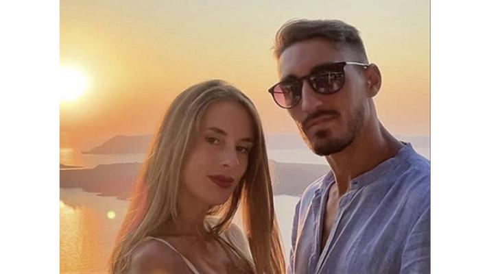 Morto per recuperare il cellulare: la fidanzata pubblica l'ultimo loro selfie insieme e viene travolta dalle critiche  degli haters