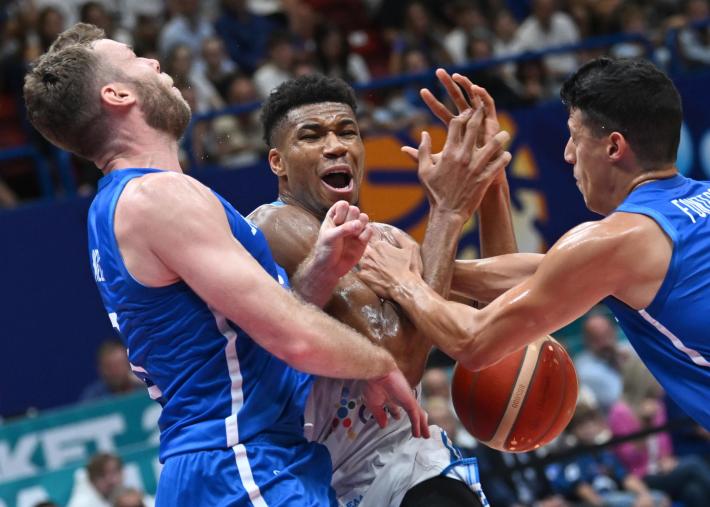 Europei:  l'Italia combatte, ma la Grecia &egrave; troppo forte