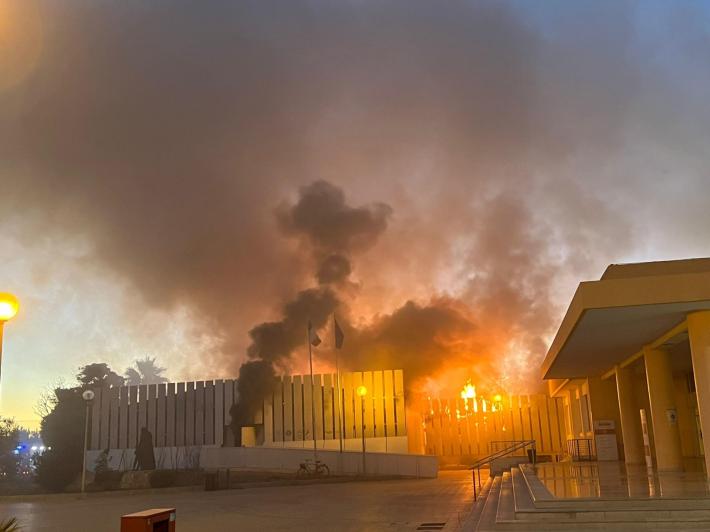 Grosso incendio in una struttura covid a Barletta. Evacuata la vicina rianimazione