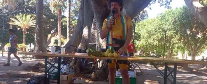 Sacerdote celebra vestito da ciclista, richiamo del Vescovo 