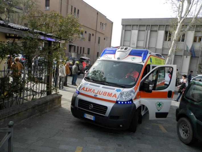 Scontro tra auto e bici a Ozzano: il ciclista finisce all'ospedale