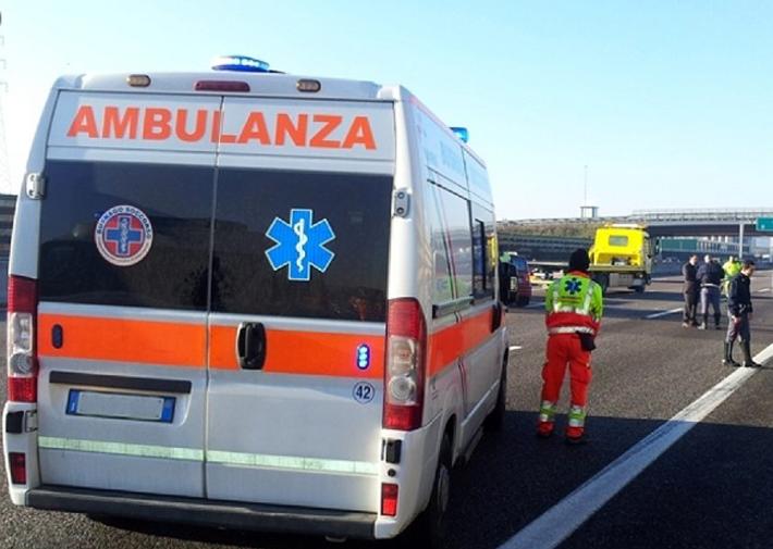 Tir si ribalta, chiusa A1 in Emilia