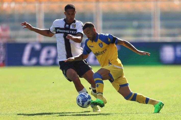 Il Frosinone espugna la laguna: 3-1 al Venezia (e va al primo posto in attesa di Bari e Reggina)