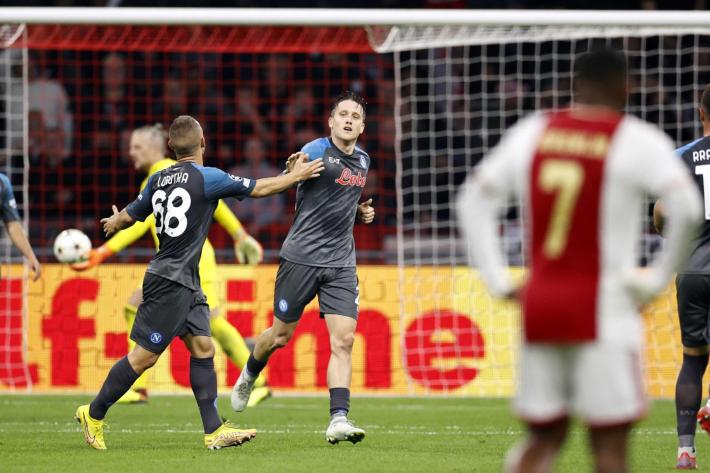 Champions: Il Napoli straccia l'Ajax (6-1) e l'Inter batte il Barcellona (1-0)