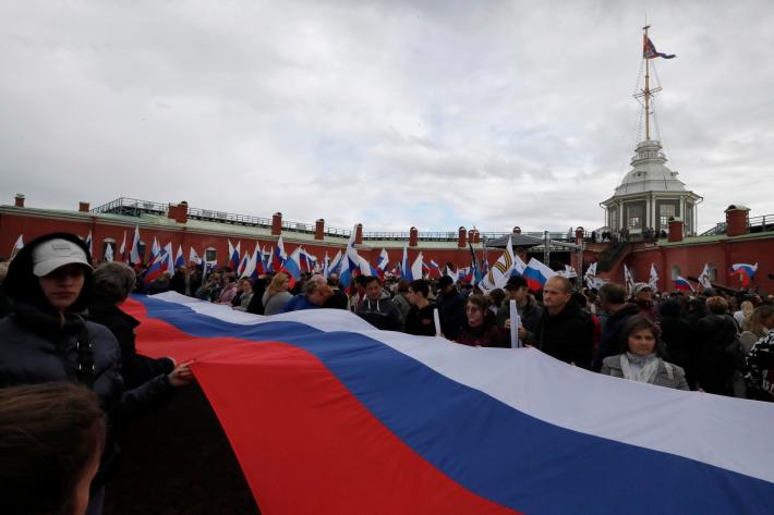 San Pietroburgo cancella le celebrazioni di Natale e Capodanno per finanziare i militari in guerra 