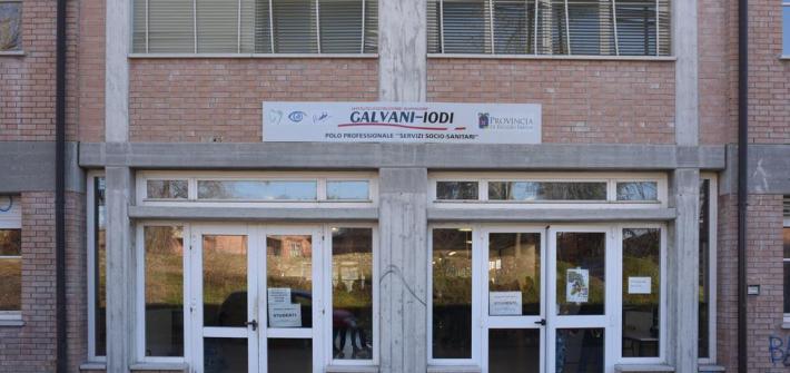 Reggio, scuola allagata dai vandali: danni per 10mila euro