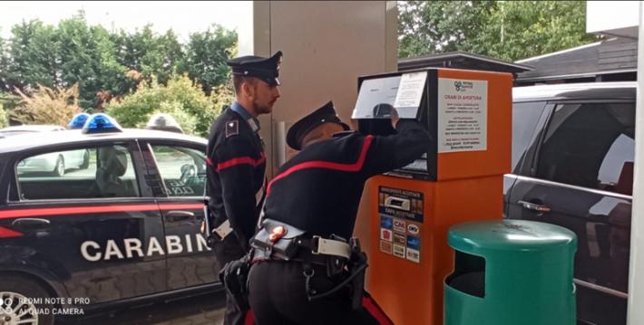 Arrestati dai carabinieri gli hacker delle card carburanti