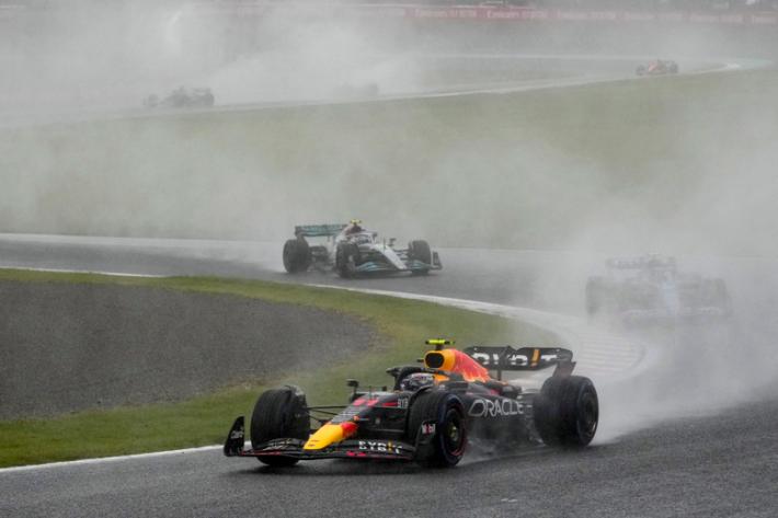 Vince Verstappen, sul podio Leclerc e Perez 