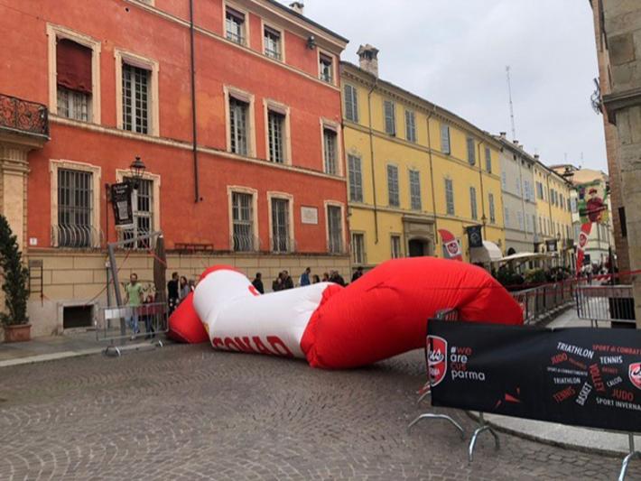 Gommolo sgonfio strada al Duomo 