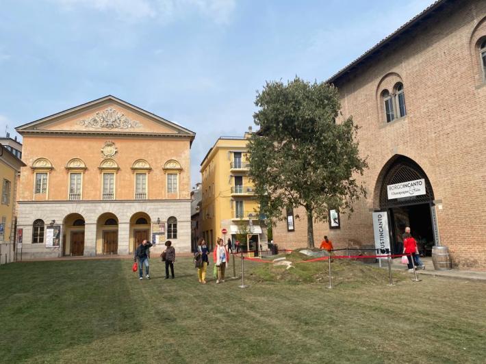 Piazza Verdi &egrave; un prato: e se restasse sempre cos&igrave;?