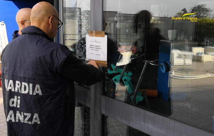 Aqualena, frode fiscale e bancarotta: in carcere i titolari e l'avvocato. Sequestrati l'impianto sportivo, un hotel, veicoli e 45 immobili