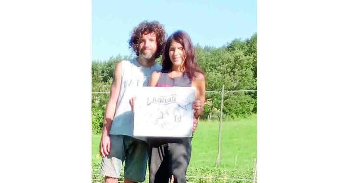 Elisa e Gianluca &laquo;Saluti alla citt&agrave; Noi viviamo in un grande orto bio&raquo;