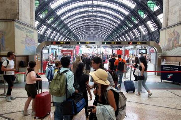 Codici: cancellazioni per Covid e voucher scaduti, assistenza ai consumatori per i rimborsi di pacchetti turistici e voli