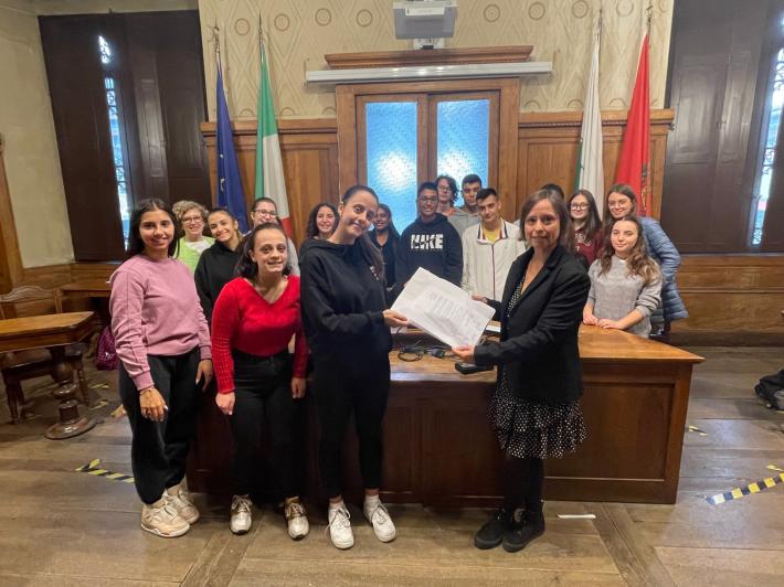 Paciolo d'annunzio e comune sostengono i ragazzi in Iran