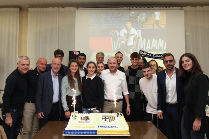 Il calore dei tifosi sostiene uomini e donne del Parma