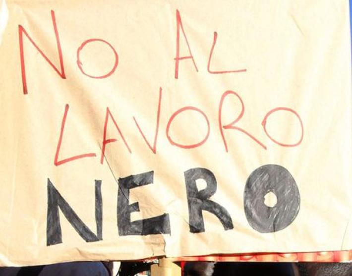 92 lavoratori 'a nero' in cantieri Massa, sequestro per evasione