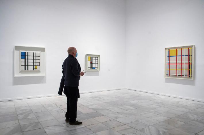 Dopo 75 anni si accorgono che il quadro di Mondrian &egrave; esposto capovolto
