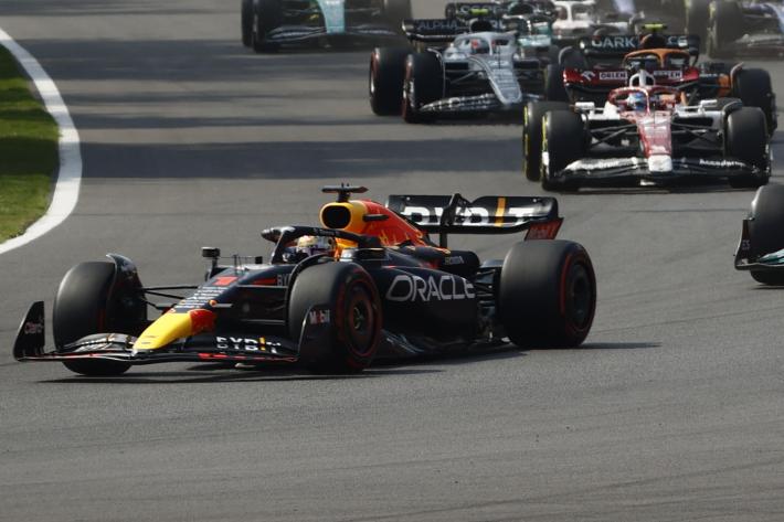 Verstappen domina anche in Messico. Mai nessuno come lui: 14esima vittoria