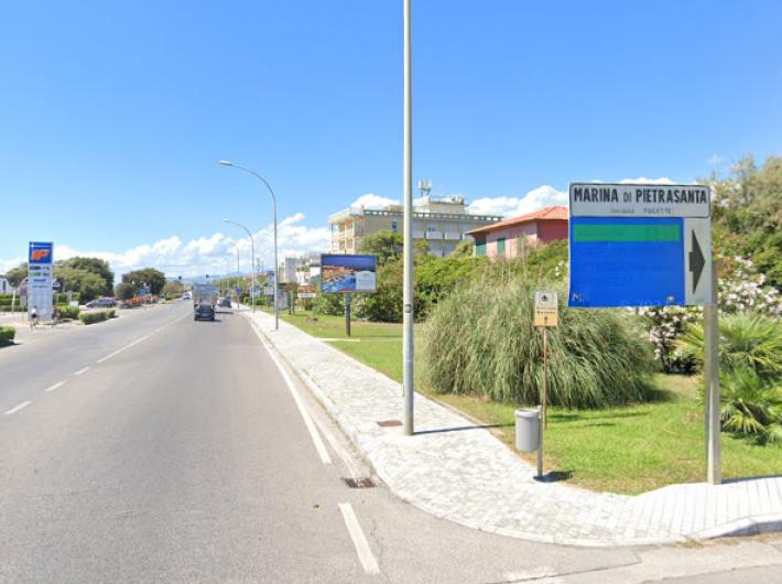 Sgomberati 80 tavoli (200 sedie) in due due stabilimenti balneari in spiaggia a Marina di Pietrasanta: salta il pranzo di Ognissanti