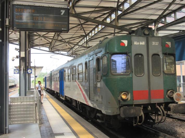 Treno in fiamme sulla Parma-Brescia: i trenta passeggeri  sono scesi e ripartiti due ore dopo