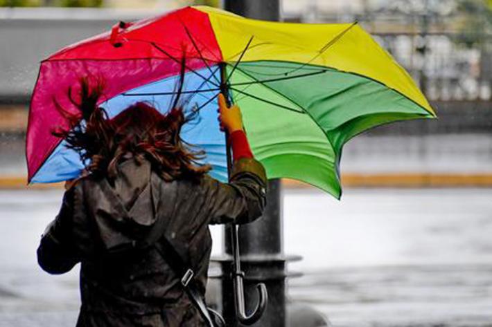 Maltempo: allerta per 18 regioni, arrivano piogge sull'Italia