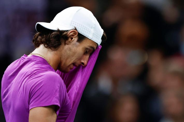 Parigi, troppo Djokovic e troppa tensione: Musetti si ferma ai quarti