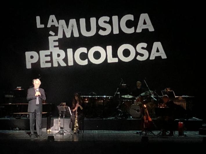 Nicola Piovani, &egrave; iniziato il concerto (e il tributo del teatro Regio)