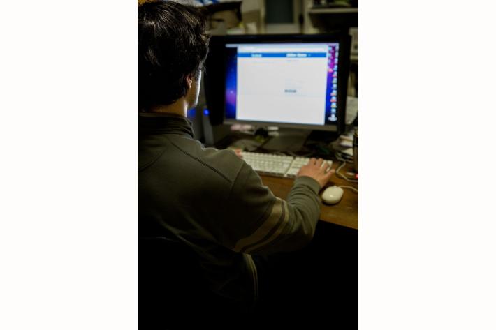 Prima l'incontro hot, poi il ricatto: &laquo;Dammi i soldi o lo dico a tua moglie&raquo;