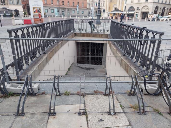 Ripulita la scalinata dell'ex Cobianchi