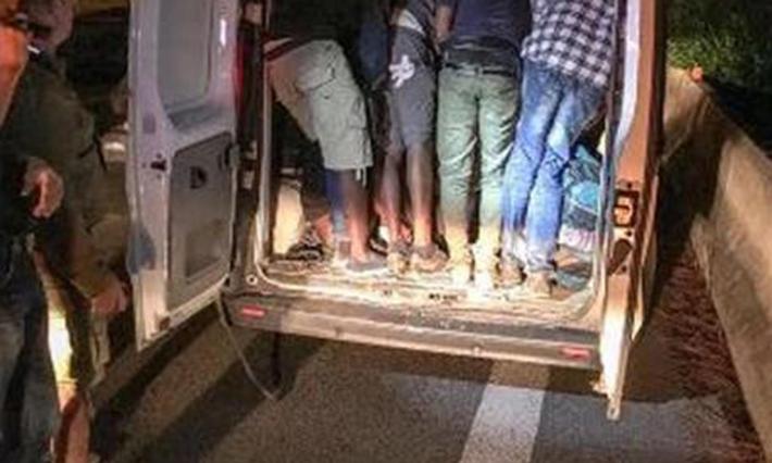 Aveva 15 clandestini nel furgone, arrestato 60enne siciliano