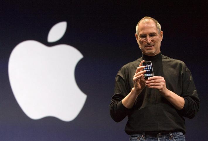 I sandali di Steve Jobs venduti per 220mila euro
