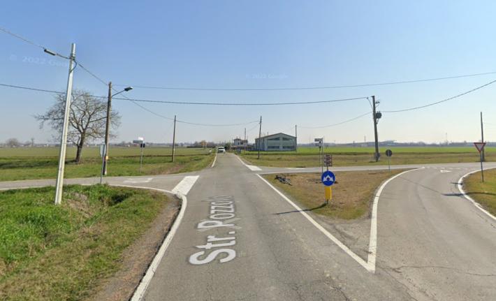 Incidente a Roncopascolo, una delle auto si ribalta: un ferito