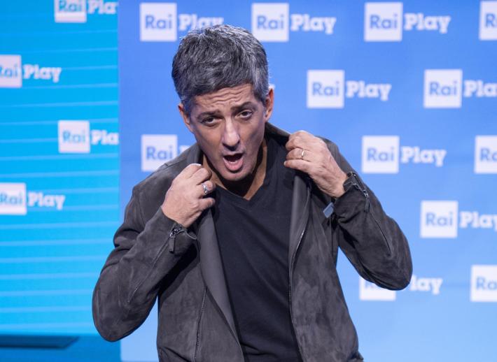 Fiorello a Meloni, vengo io a fare da tato a tua figlia