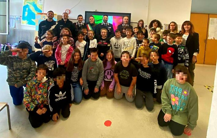 Compagnia carabinieri borgotaro: incontro sulla legalit&agrave; con gli studenti delle scuole elementari di bardi e con quelli del 2&deg; anno del liceo pedagogigo di borgotaro