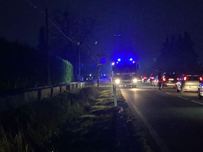 Incidente sull'Asolana a San Polo: un'auto si &egrave; ribaltata schiantandosi contro una cancellata