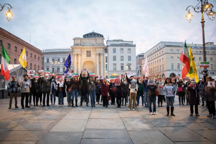 Parma in piazza contro il regime sanuinario in Iran