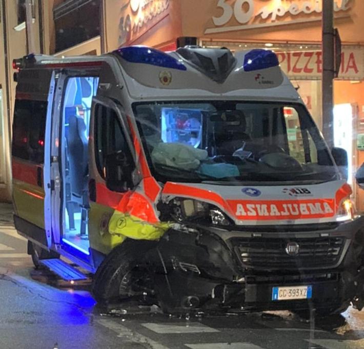 Salsomaggiore: incidente a Ponteghiara, danneggiata la nuova ambulanza della Pubblica
