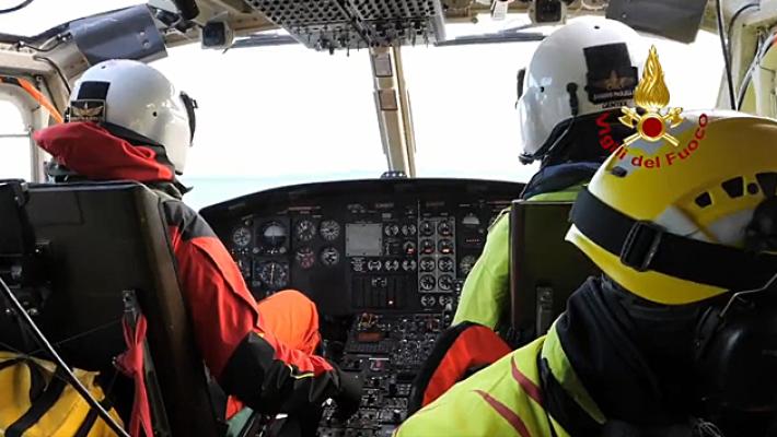 Ricognizione aerea dell'elicottero Drago VF62 dei vigili del fuoco sulla zona di Casamicciola colpita dalla frana 