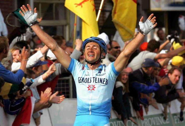 Tragedia nel Vicentino: morto l'ex campione di ciclismo Rebellin, travolto da un camion