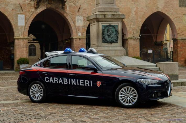 Evade per la seconda volta i domiciliari: arrestato. 50enne trovato con dell'hashish, altri 3 segnalati per droga