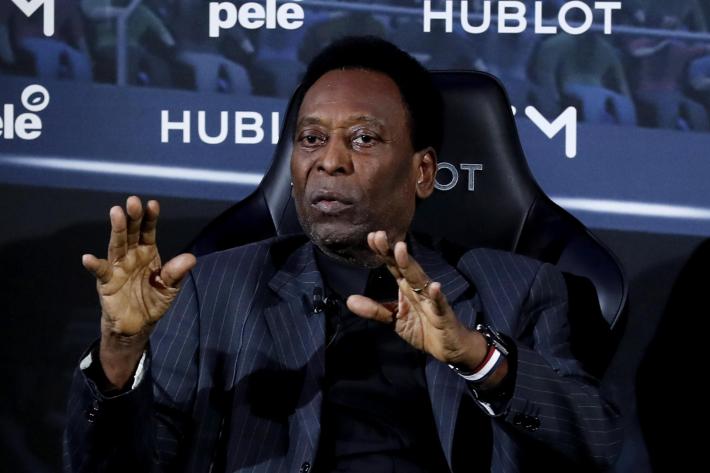 Pel&eacute; cerca di tranquillizzare tutti: "Sono forte, con tanta speranza e continuo il trattamento di sempre" 
