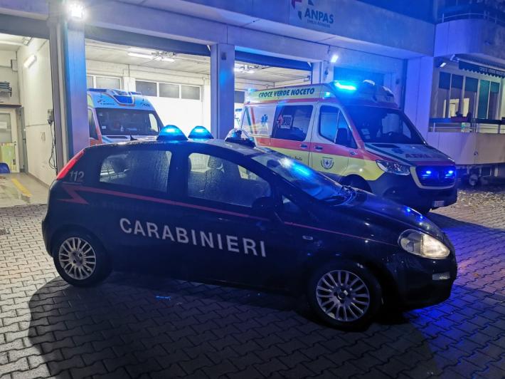 Anziano si sente male in strada, soccorso dai Carabinieri