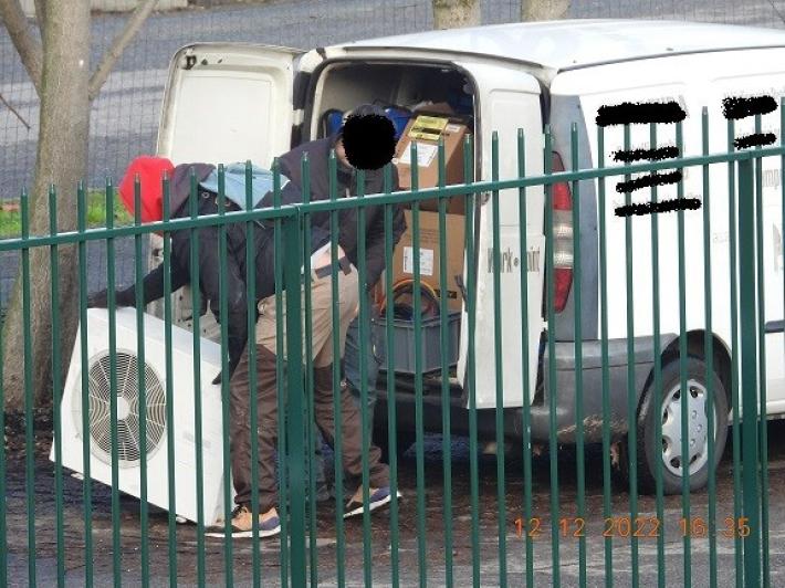 Operazione della Polizia Locale in via Lazio: indagato dipendente di un&rsquo;impresa che scaricava rifiuti su area pubblica