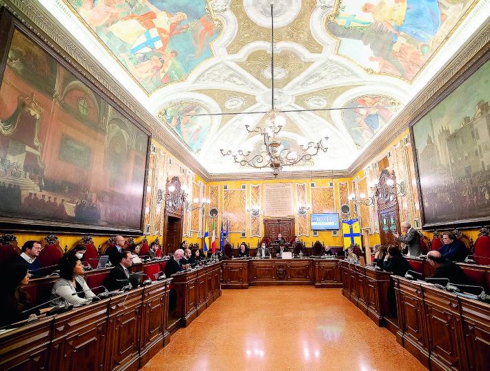 Bilancio del Comune: discussione fino alle 3,45 ma restano emendamenti. Oggi un'altra "maratona" per l'approvazione